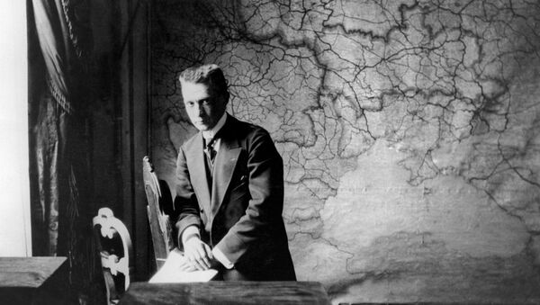 Kérenski en su despacho - Sputnik Mundo