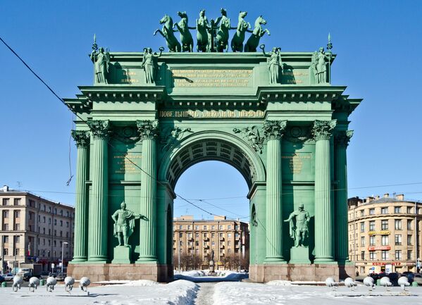 El Arco de Triunfo de la plaza Narvskaya de San Petersburgo - Sputnik Mundo