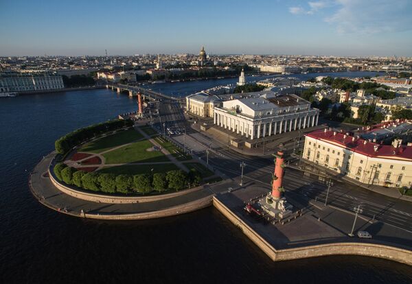 Strelka, el extremo oriental de la isla Vasílievski en San Petersburgo - Sputnik Mundo