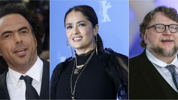Los cineastas mexicanos Alejandro González Iñárritu, Salma Hayek y Guillermo del Toro - Sputnik Mundo