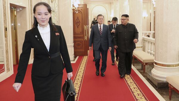 Kim Yo-jong durante el encuentro entre Moon Jae-in y Kim Jong-un - Sputnik Mundo