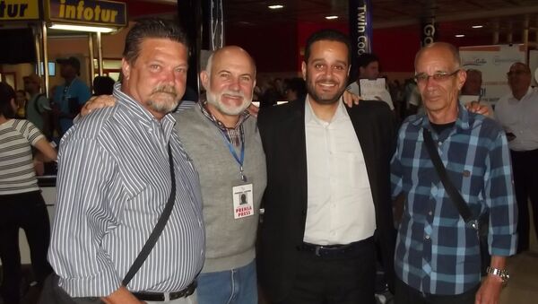 Fady Marouf, tercero de izquierda a derecha, junto a excorresponsales de Prensa Latina en Siria - Sputnik Mundo