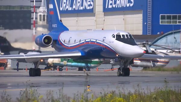 El avión de pasajeros Tu-134 se prepara para el Desfile de la Victoria - Sputnik Mundo