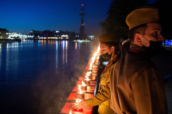 Rusia enciende velas y organiza actos conmemorativos para recordar el inicio de la guerra

 - Sputnik Mundo