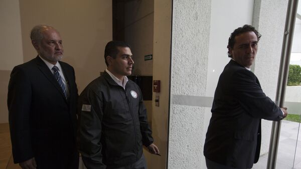 El secretario de Seguridad y Protección Ciudadana de la Ciudad de México, Omar García Harfuch (en el centro) - Sputnik Mundo