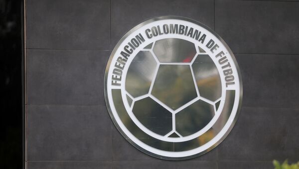 Escudo de la Federación Colombiana de Fútbol en su sede - Sputnik Mundo