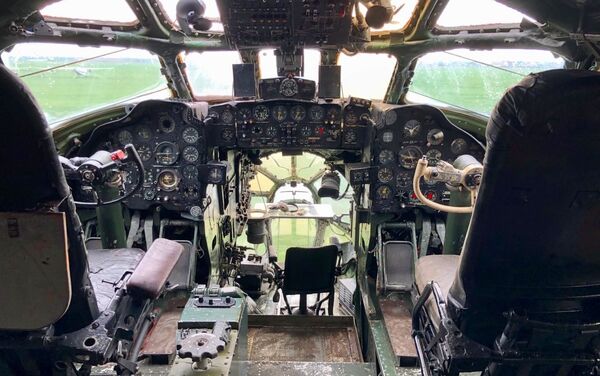 Estado actual de la cabina de pilotos del Tu-104 en Berdsk - Sputnik Mundo