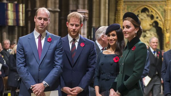 Los duques de Cambridge, William y Kate Middleton, junto a Harry y Meghan Markle (archivo) - Sputnik Mundo