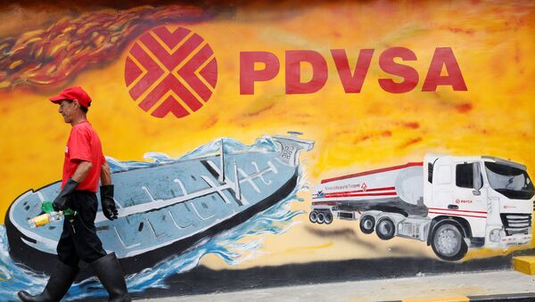 Una muralla con el logo de PDVSA - Sputnik Mundo