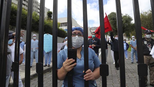 Trabajadores sanitarios en Ecuador - Sputnik Mundo