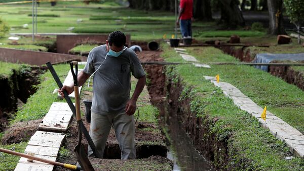 Exhumación en un cementerio de Panamá para identificar a víctimas de la invasión de EEUU - Sputnik Mundo