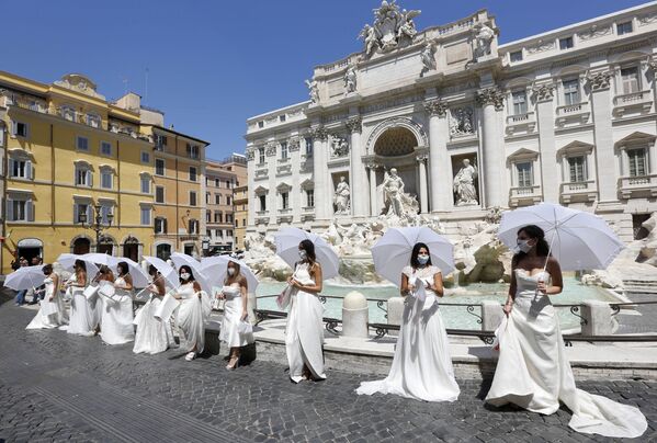 La rebelión nupcial: varias novias italianas protestan contra el aplazamiento de las bodas

 - Sputnik Mundo