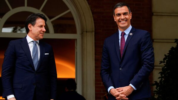 Primer ministro italiano y el presidente de España, Pedro Sánchez - Sputnik Mundo