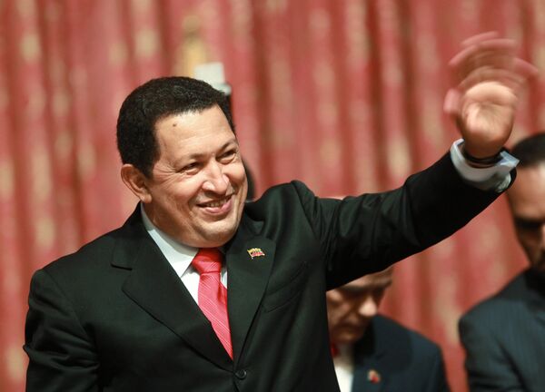 Президент Венесуэлы Уго Чавес во время выступления перед студентами - Sputnik Mundo