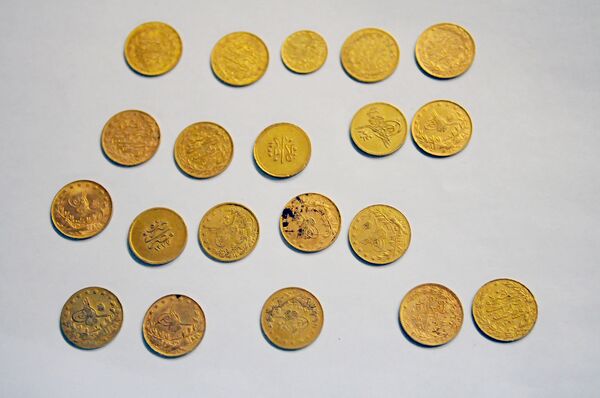 Científicos descubren  más de 200 objetos antiguos en Banco Nacional de Egipto. Archivo. - Sputnik Mundo