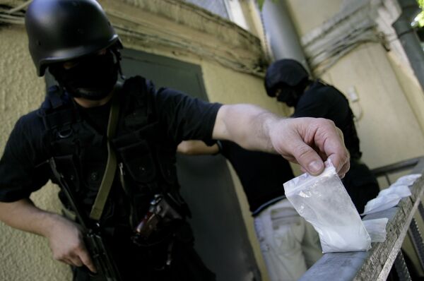 Más de mil narcotraficantes extranjeros fueron enjuiciados en Rusia en diez meses de 2010 - Sputnik Mundo