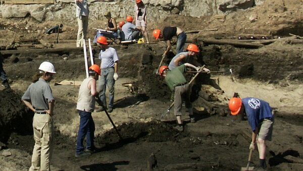 Arqueólogos descubren en Alemania pozos que datan de hace 7 mil años - Sputnik Mundo