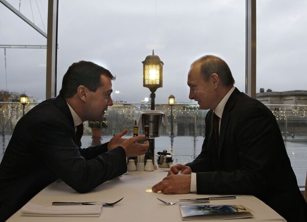 Dmitry Medvédev y  Vladímir Putin - Sputnik Mundo