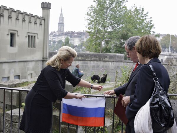 Oseznos regalados por los Medvédev a Berna se trasladarán a nueva vivienda en 2012 - Sputnik Mundo