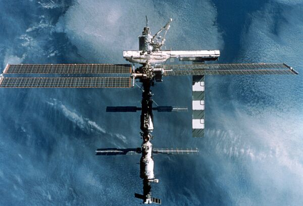 Nave espacial rusa Soyuz TMA-03M con tres astronautas se acopla a ISS - Sputnik Mundo