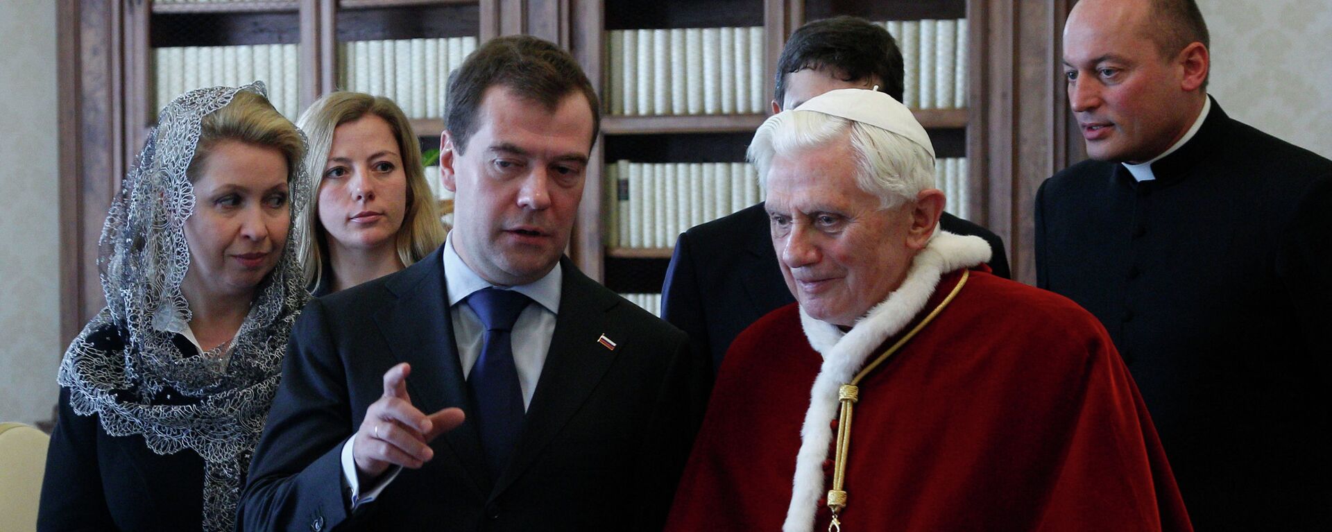 Expresidente de Rusia, Dmitri Medvédev, y el papa Benedicto XVI - Sputnik Mundo, 1920, 31.12.2022
