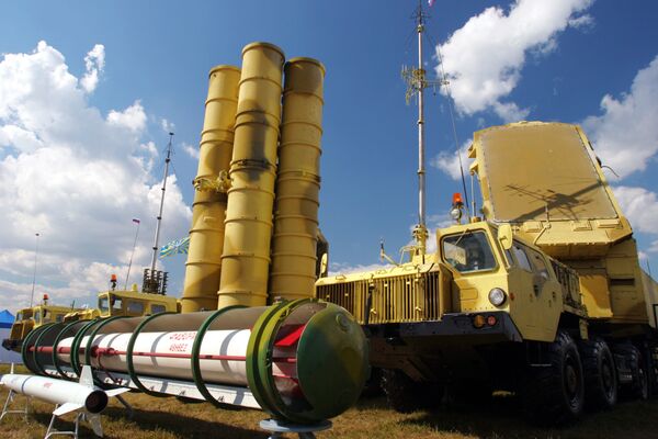 Sistema de misiles antiaéreos de largo alcance S-300PMU - Sputnik Mundo