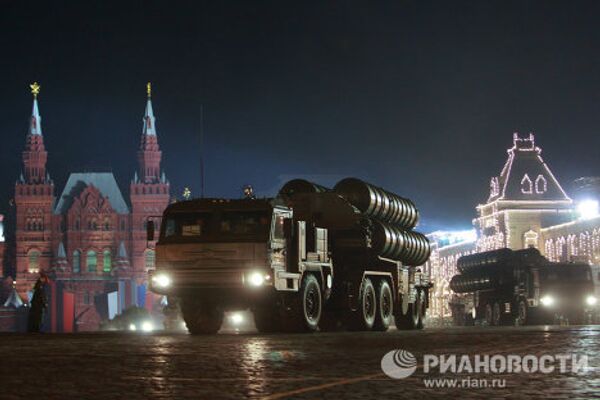 Ensayo nocturno del desfile del Día de la Victoria en la Plaza Roja  - Sputnik Mundo