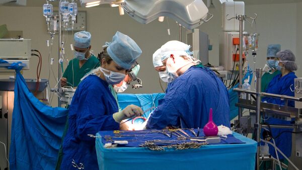 Dispositivo robotizado permite realizar intervenciones quirúrgicas sin hacer cortes - Sputnik Mundo