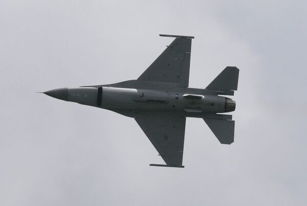 Venezuela traspasó a Irán un caza F-16 según prensa - Sputnik Mundo