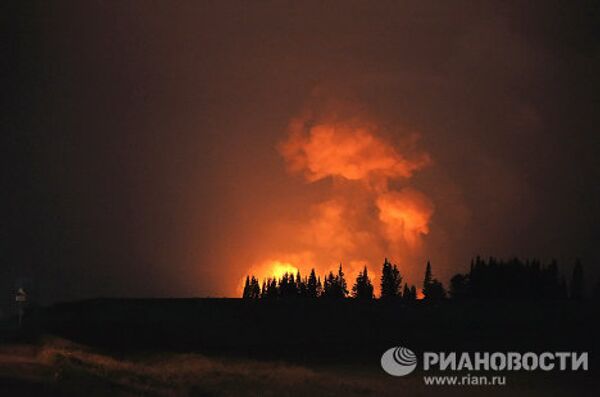 Incendio y explosiones en arsenal de municiones de artillería en Udmurtia - Sputnik Mundo