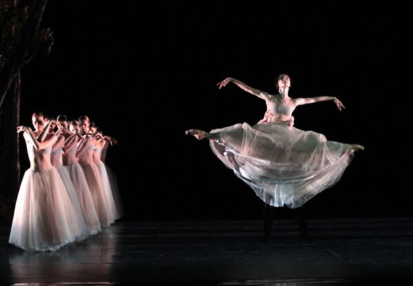 El ballet Preludio del coreógrafo español, Nacho Duato - Sputnik Mundo