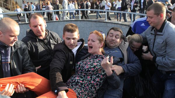 Autoridades de Bielorrusia detiene manifestantes “silenciosos” en Minsk - Sputnik Mundo