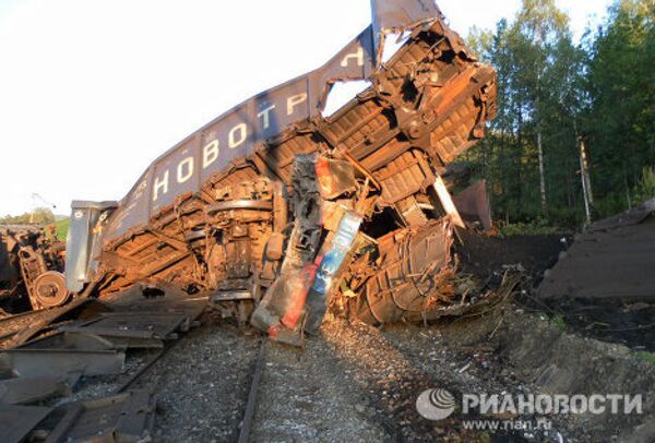 Accidente en el ferrocarril Midland cerca de Sheffield, los trenes después  de la colisión (grabado)