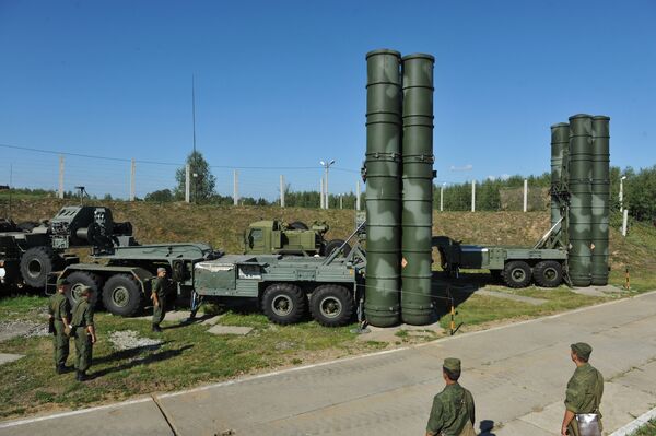 Sistemas de misiles S-400 Triumf protegen espacio aéreo de Moscú - Sputnik Mundo