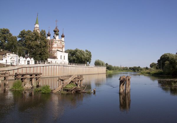 Iglesias a orillas del río Teza - Sputnik Mundo