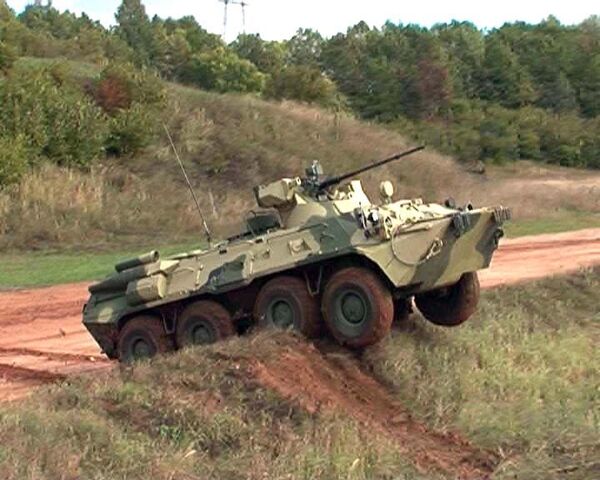 Blindados rusos “BTR-82A” abaten blancos en plena marcha - Sputnik Mundo