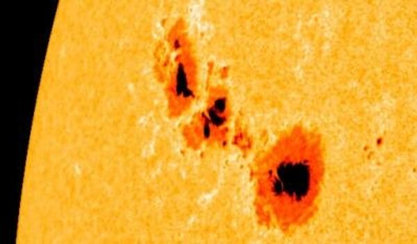 Erupciones solares recientes provocan potente tormenta magnética en la Tierra - Sputnik Mundo