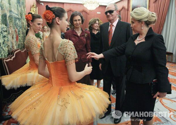 Reyes de España y primera dama de Rusia asisten a gala de ballet en Madrid - Sputnik Mundo