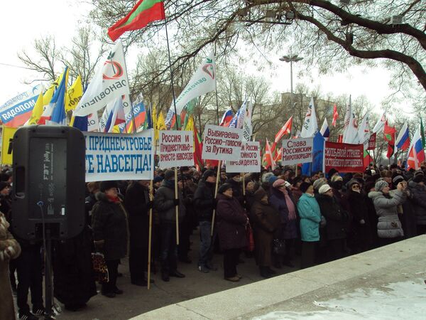 Unas 500 personas expresan apoyo a Putin durante manifestación en Transnistria - Sputnik Mundo
