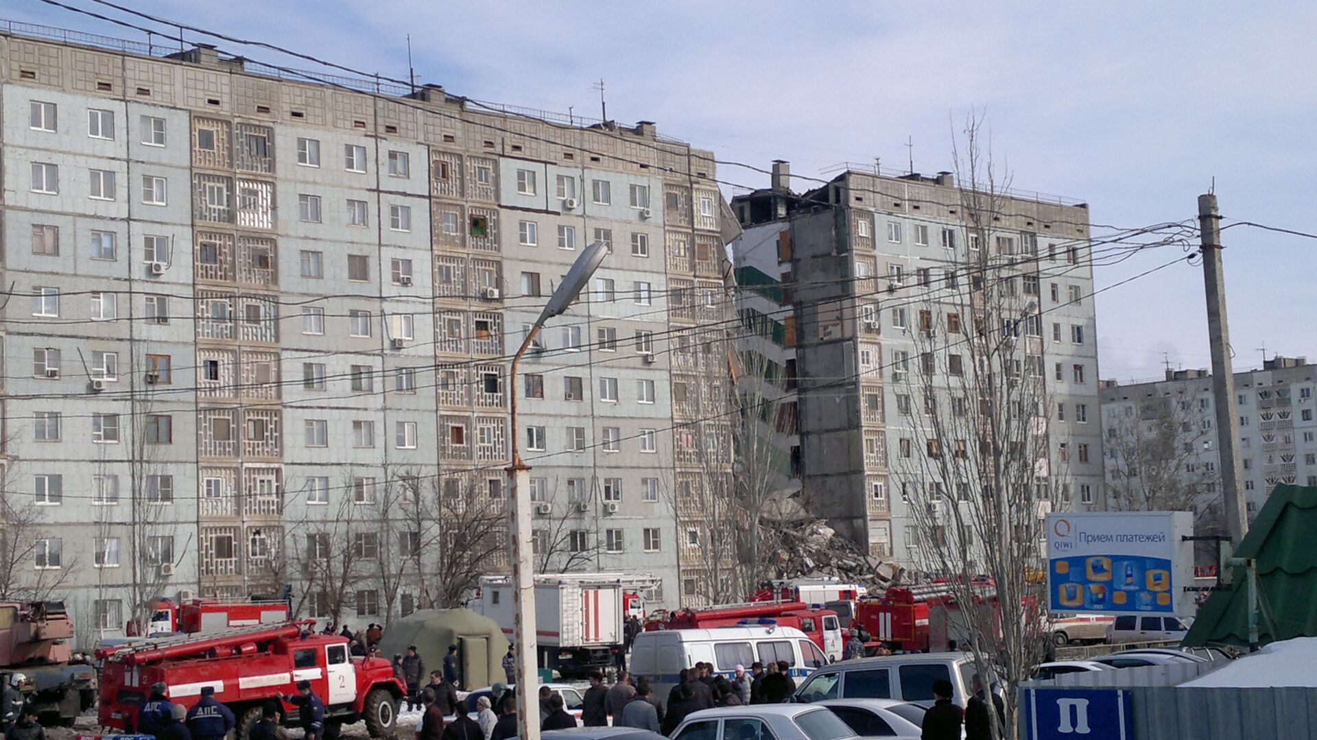 Обрушение дома в астрахани. Обрушение девятиэтажки Астрахань. Взрыв газа в Астрахани рухнул дом. Взрыв дома в Астрахани 27.02.2012. Взрыв газа Астрахань 2012 год.