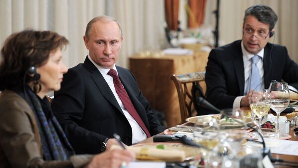 Putin confirma a Medvédev como futuro primer ministro y promete no apretar las tuercas a la oposición - Sputnik Mundo