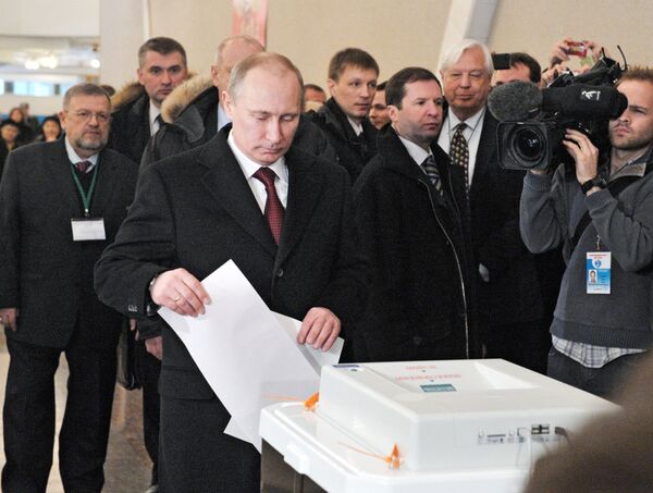 Putin gana las elecciones a la presidencia de Rusia según sondeos a pie de urna - Sputnik Mundo