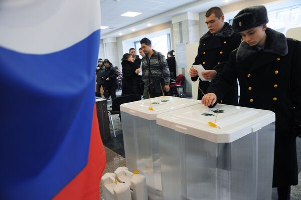 Mayoría de rusos cree que las presidenciales fueron abiertas y honestas, según encuesta - Sputnik Mundo