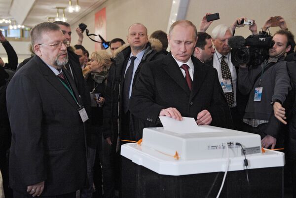 Putin logra el 62,88% con la quinta parte de los votos escrutados según autoridad electoral - Sputnik Mundo