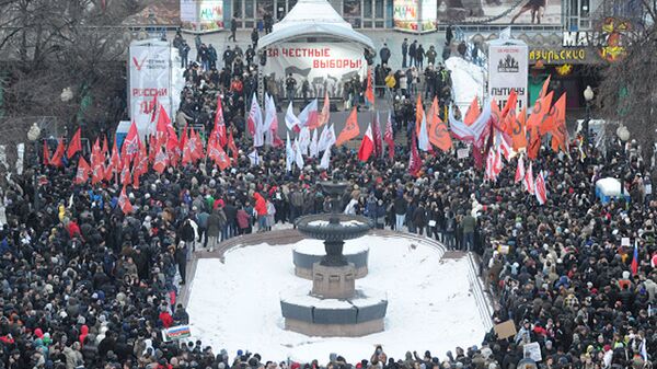 Manifestaciones antagónicas celebran y critican la victoria de Putin en Moscú - Sputnik Mundo