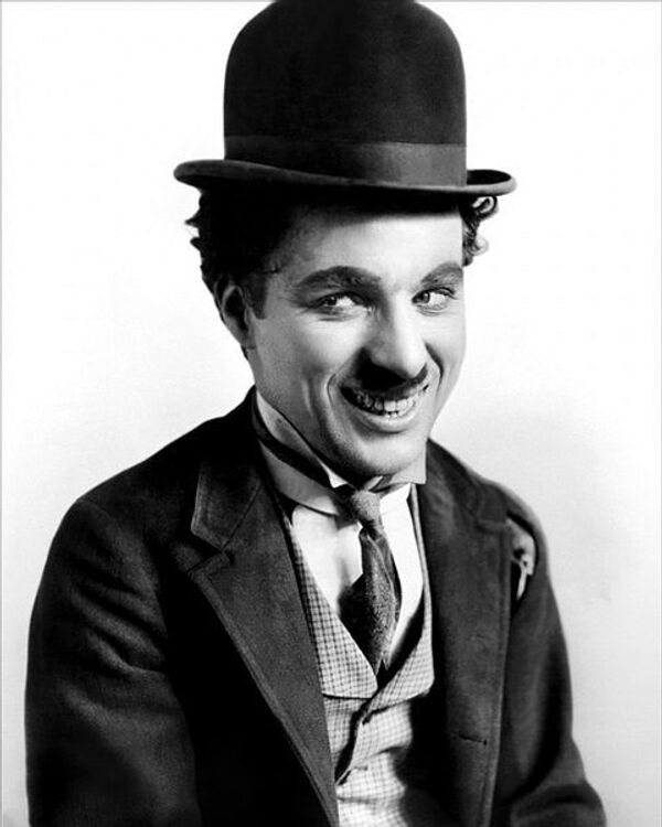 Desigualdad pasajero adolescentes Sombrero y bastón de Charlie Chaplin se venden en subasta - 02.04.2012,  Sputnik Mundo