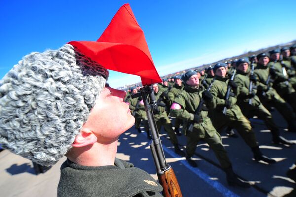 Más de 40 brigadas terrestres se crearán en el Ejército ruso para 2020 - Sputnik Mundo
