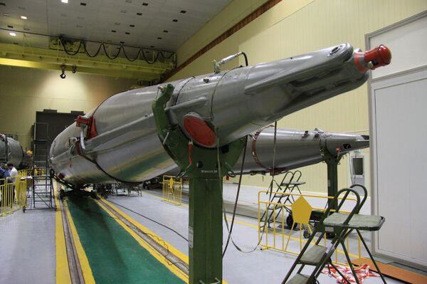 Rusia lanza con éxito carguero espacial Progress M-15M - Sputnik Mundo
