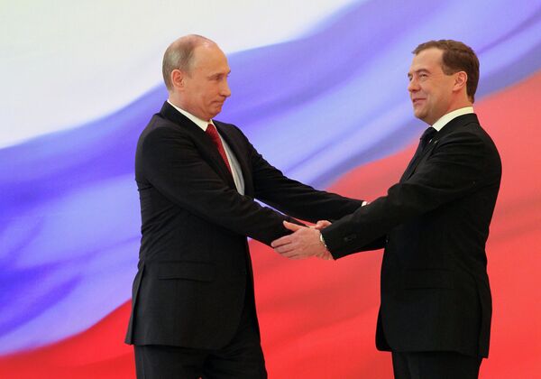 Vladímir Putin y Dmitri Medvédev - Sputnik Mundo