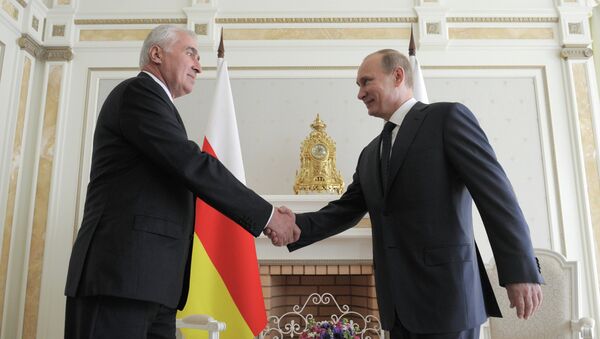 Putin confía en que Osetia del Sur saldrá adelante y le ofrece ayuda rusa - Sputnik Mundo